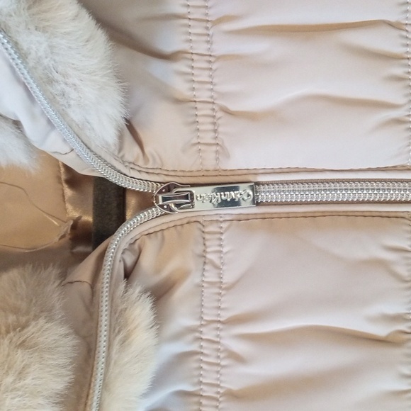 Women's Calvin Klein Beige Tan Fur Collar Puffer Vest - Picture 6 of 8